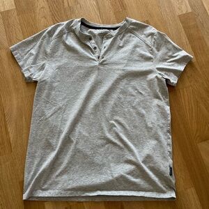 Kenneth Cole 95% Cotton Grey T-Shirt - Size Medium *New Condition*